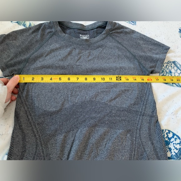 Athleta Momentum Seemless Tee Shirt size Small - Picture 5 of 6